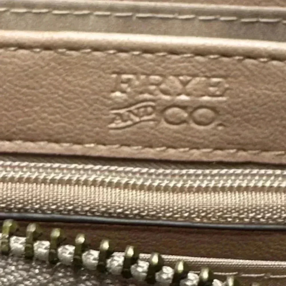 Frye & Co NWT Warm Taupe Zip Around Wallet